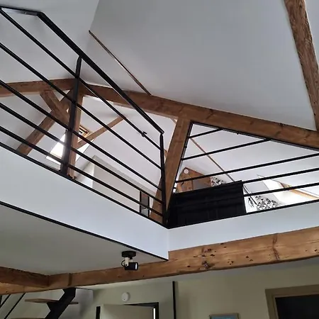 En Vieille Avec En Mezzanine דירה